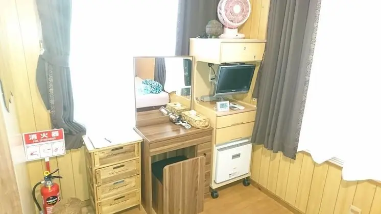 Basic Tek Büyük Yataklı Oda, 1 Çift Kişilik Yatak, Sigara İçilmez, Ortak Banyo (01)