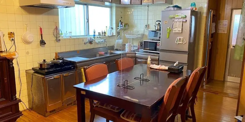 Basic Tek Büyük Yataklı Oda, 1 Çift Kişilik Yatak, Sigara İçilmez, Ortak Banyo (01)