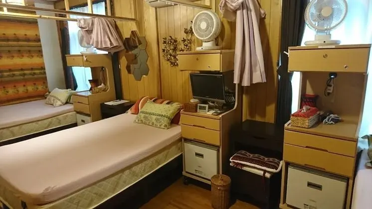 Basic Üç Kişilik Oda, Birden Çok Yatak, Sigara İçilmez