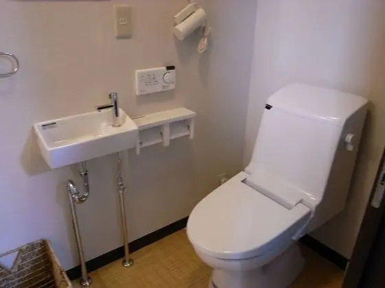 Twin Room (Check-in by 9 p.m.)