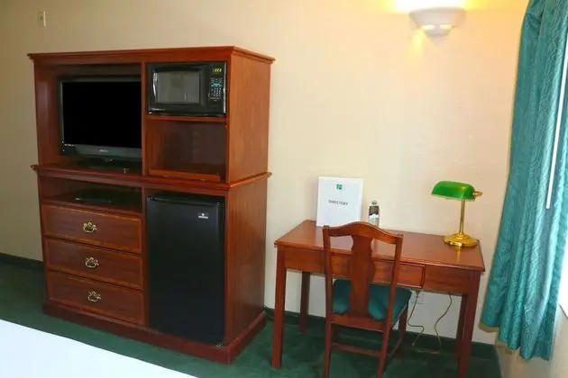 Standard Oda, 1 En Büyük (King) Boy Yatak (and a Pull Out Sofa)