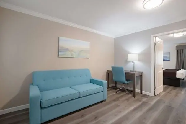 Süit, 1 En Büyük (King) Boy Yatak, Sigara İçilmez (Separate Living Room;with Sofabed)