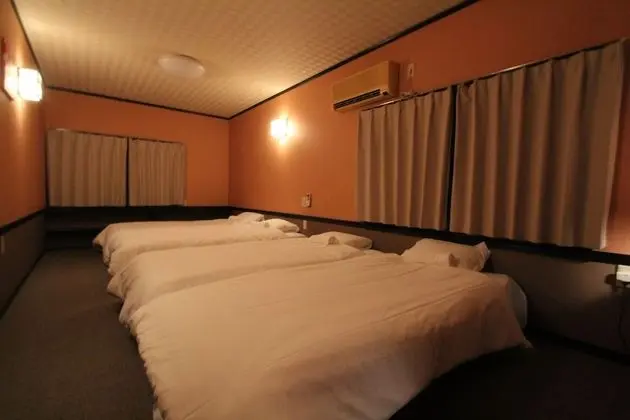 Oda, Ortak Banyo (for 4 Guests, A)