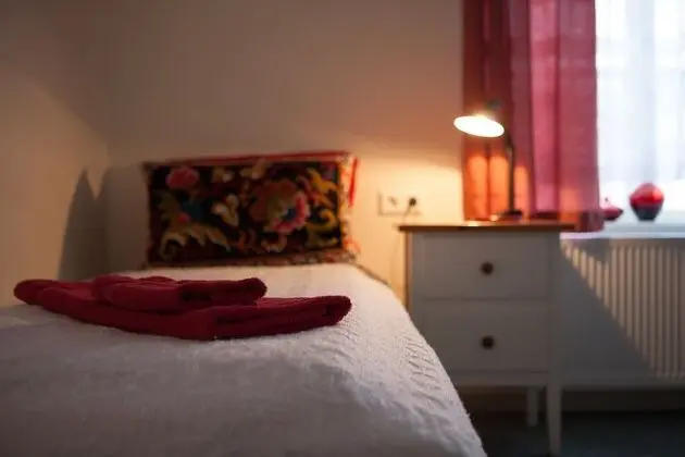 Üç Kişilik Oda, Ortak Banyo