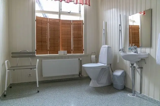 Üç Kişilik Oda, Ortak Banyo
