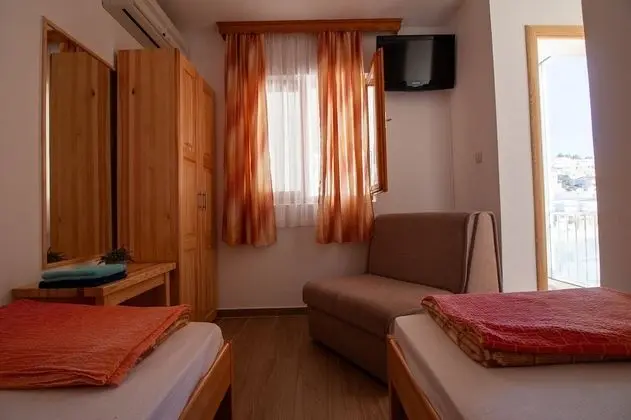 Üç Kişilik Oda