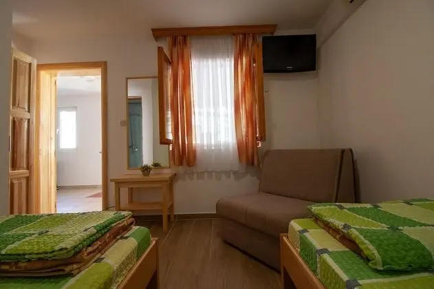Üç Kişilik Oda