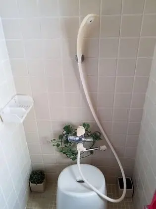 Üç Kişilik Oda, Sadece kadınlar için