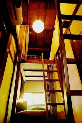 Ortak Ranzalı Oda, Sadece kadınlar için, Sigara İçilmez, Ortak Banyo (Wi-Fi)