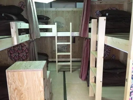 Ortak Ranzalı Oda, Sadece kadınlar için