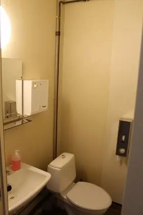 Economy Dört Kişilik Oda, Ortak Banyo