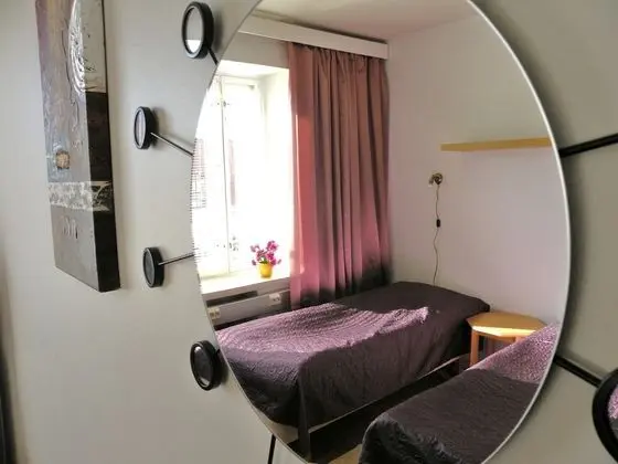 İki Ayrı Yataklı Oda, Ortak Banyo