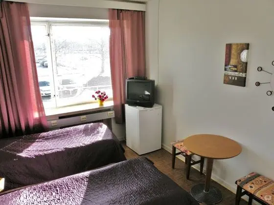 İki Ayrı Yataklı Oda, Ortak Banyo