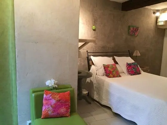 Tek Büyük Yataklı Oda, Penceresiz