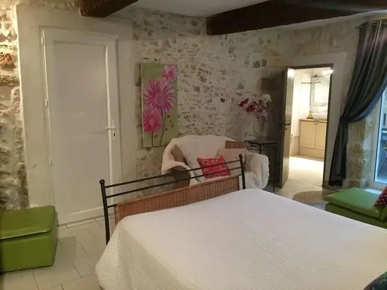 Tek Büyük Yataklı Oda, Penceresiz