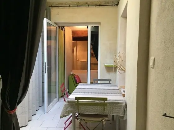 Tek Büyük Yataklı Oda, Penceresiz