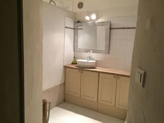 Tek Büyük Yataklı Oda, Penceresiz