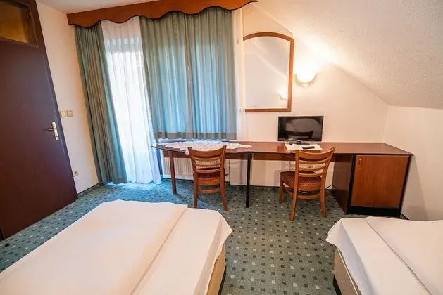 İki Ayrı Yataklı Oda (Twin room with balcony)