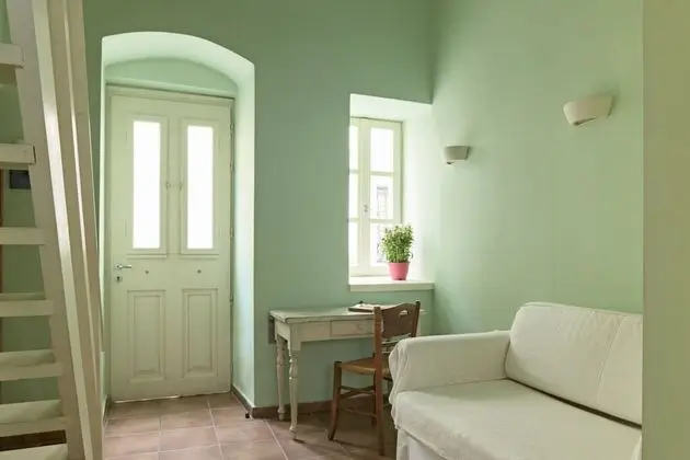 Green Bedroom, Mezzanine Studio