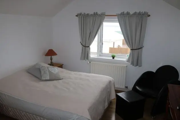 Tek Büyük veya İki Ayrı Yataklı Oda, Ortak Banyo