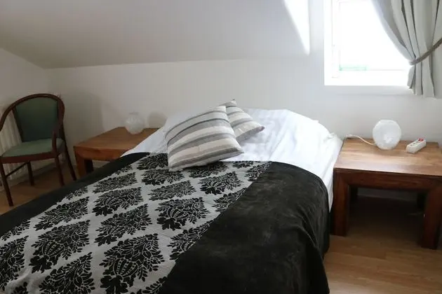 Tek Büyük veya İki Ayrı Yataklı Oda, Ortak Banyo