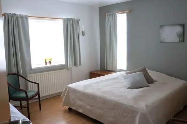 Tek Büyük veya İki Ayrı Yataklı Oda, Ortak Banyo