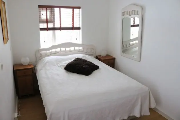 Tek Büyük veya İki Ayrı Yataklı Oda, Ortak Banyo