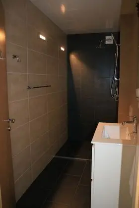 Tek Büyük veya İki Ayrı Yataklı Oda, Ortak Banyo
