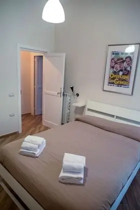 Tek Büyük Yataklı Oda, Ortak Banyo