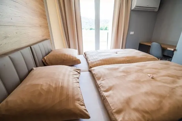 Deluxe Tek Büyük veya İki Ayrı Yataklı Oda (3)