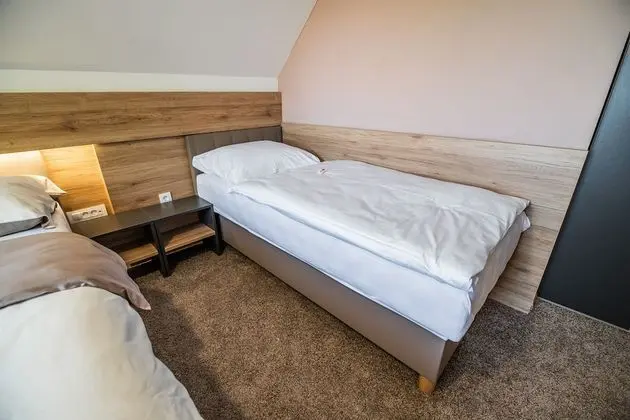 Twin room with extra bed (2)