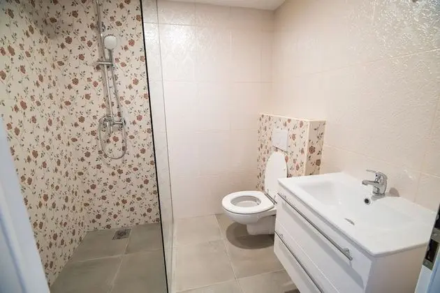 Twin room with extra bed (2)