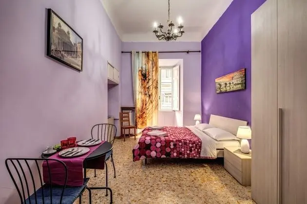 Tek Büyük veya İki Ayrı Yataklı Oda, Ortak Banyo (Via Principe Amedeo, 62)