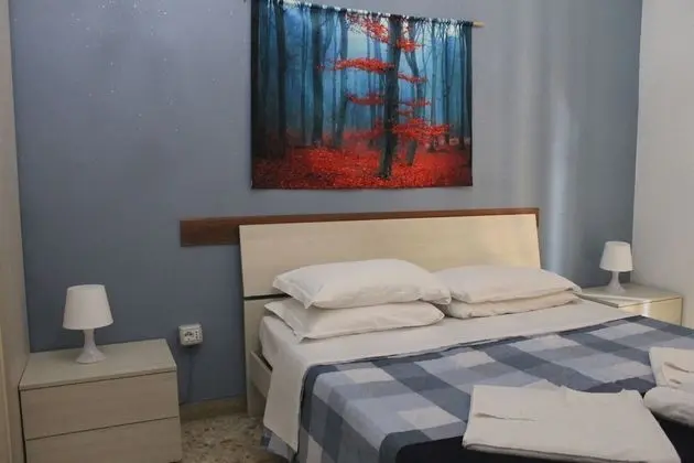 Tek Büyük veya İki Ayrı Yataklı Oda, Ortak Banyo (Via Principe Amedeo, 62)