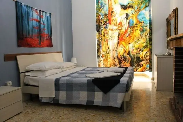 Tek Büyük veya İki Ayrı Yataklı Oda, Ortak Banyo (Via Principe Amedeo, 62)
