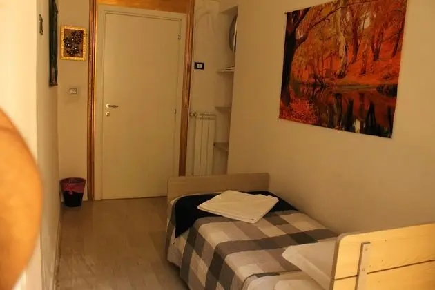 Tek Kişilik Oda, Ortak Banyo ( Via Principe Amedeo, 62)