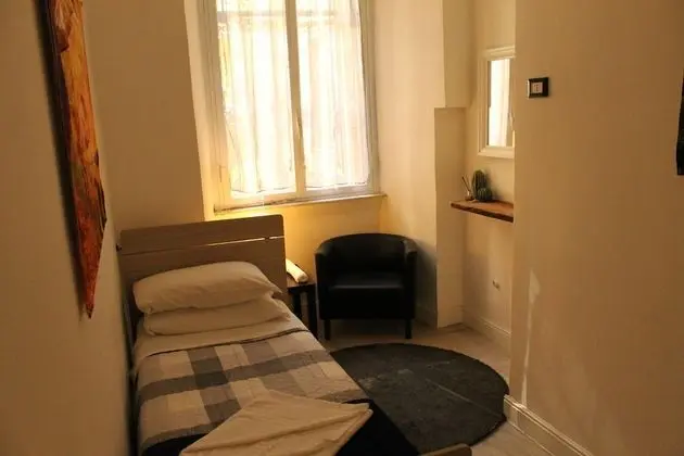Tek Kişilik Oda, Ortak Banyo ( Via Principe Amedeo, 62)