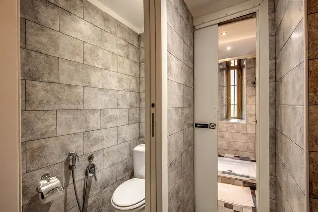 Tek Kişilik Oda, Ortak Banyo ( Via Principe Amedeo, 62)