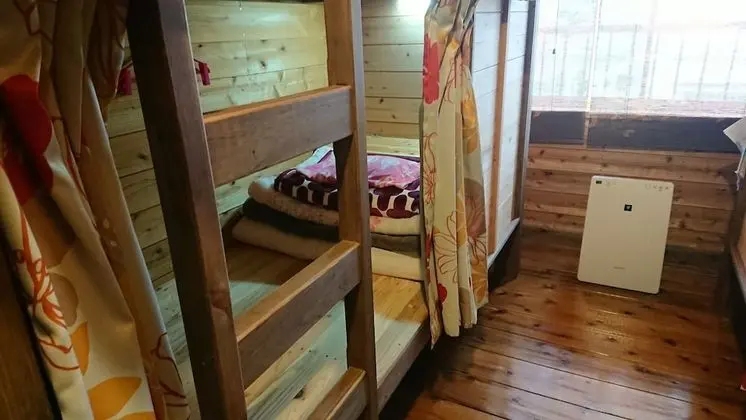 Basic Ortak Ranzalı Oda, Sadece kadınlar için, Sigara İçilmez
