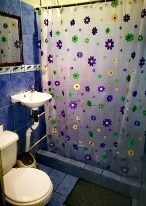 Standard Oda, 1 Büyük (Queen) Boy Yatak, Ortak Banyo