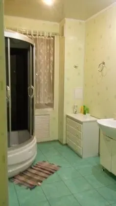 Family Room with Bathroom 4