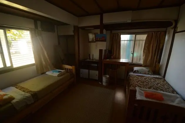 İki Ayrı Yataklı Oda, 2 Tek Kişilik Yatak, Ortak Banyo, Bahçe Manzaralı (1st Floor)