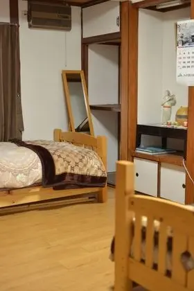 İki Ayrı Yataklı Oda, 2 Tek Kişilik Yatak, Ortak Banyo, Bahçe Manzaralı (1st Floor)