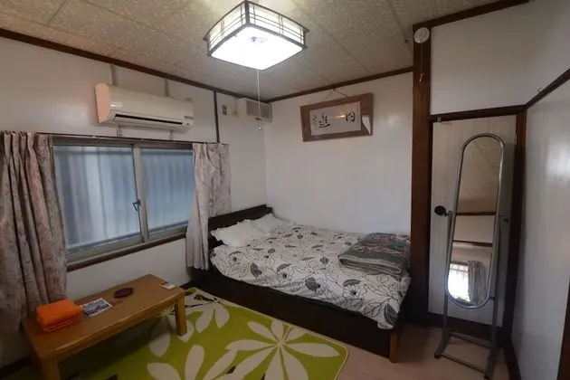 Tek Büyük Yataklı Oda, 1 Çift Kişilik Yatak, Ortak Banyo (1st Floor)