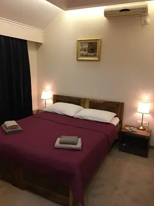 Deluxe Oda, 1 Büyük (Queen) Boy Yatak (3)