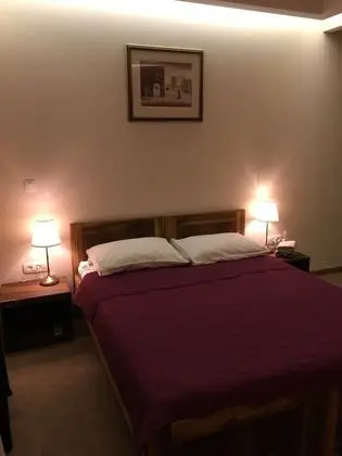 Deluxe Oda, 1 Büyük (Queen) Boy Yatak (3)