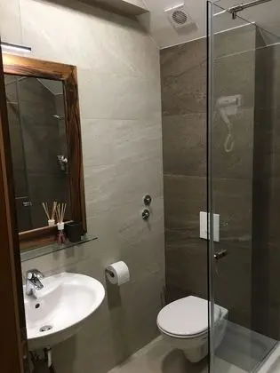 Deluxe Oda, 1 Büyük (Queen) Boy Yatak (3)