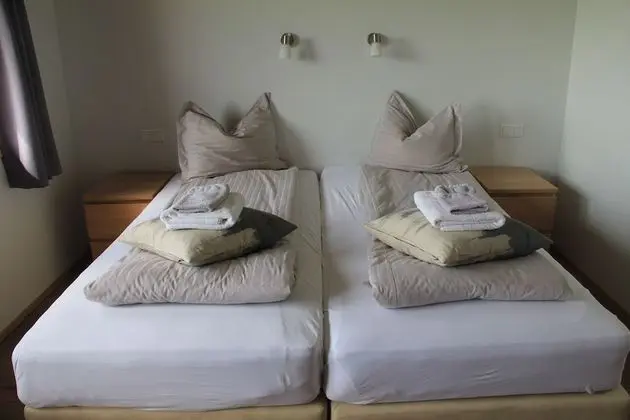 Tek Büyük veya İki Ayrı Yataklı Oda, Özel Banyo (Extra Bed)