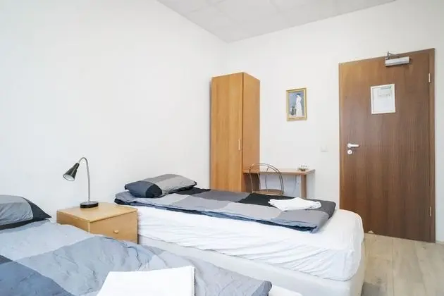 Tek Büyük veya İki Ayrı Yataklı Oda, Ortak Banyo