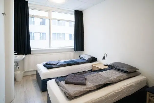 Tek Büyük veya İki Ayrı Yataklı Oda, Ortak Banyo